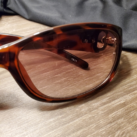 Brand New Sunglasses - Picture 3 of 6